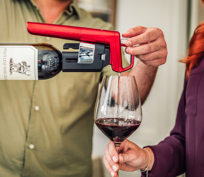 Cómo funciona el sistema Coravin: sirve tu vino a copas y presérvalo en su botella, sin sacar el corcho